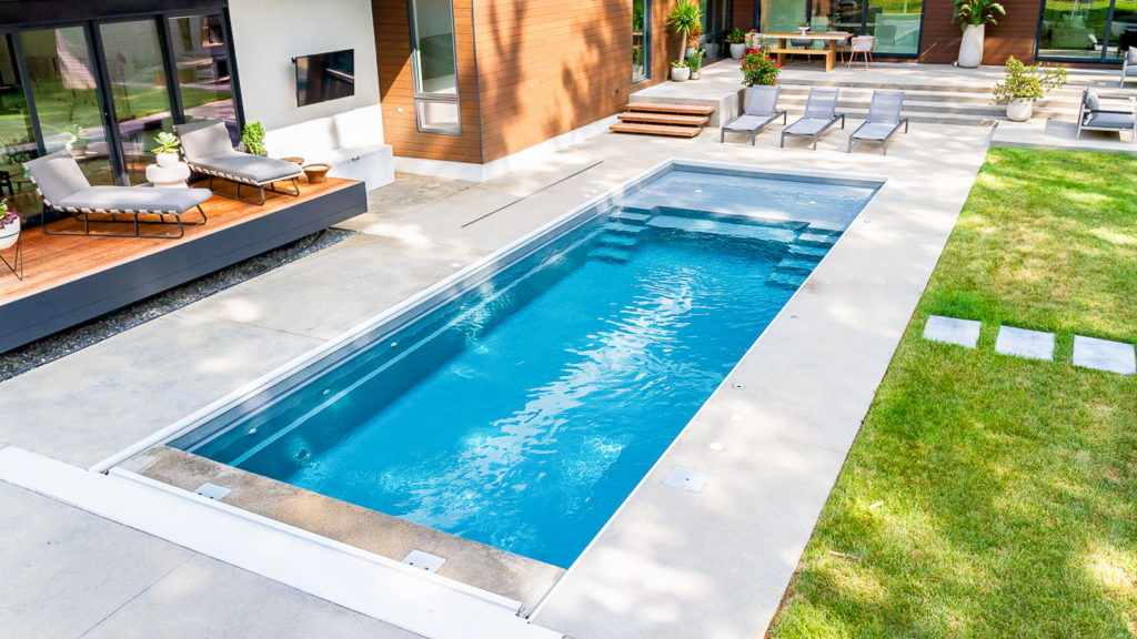 ImaginePools_FreedomSplashPad_31_IceSilver_US_2019-3 Fiberglass Pool Builders in Apex, Texas